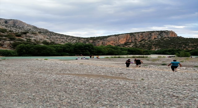 Karaman’daki Nunu Vadisinde mahsur kalan 13 piknikçi kurtarıldı