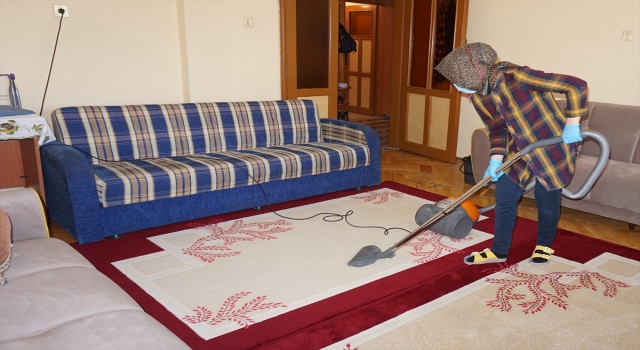 Beypazarı’nda kimsesiz ve bakıma muhtaç kişilerin evlerini ”Şefkat Eli” temizliyor