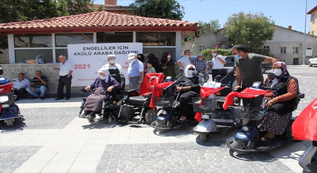 Yalıhüyük’te engellilere akülü araç hediye edildi