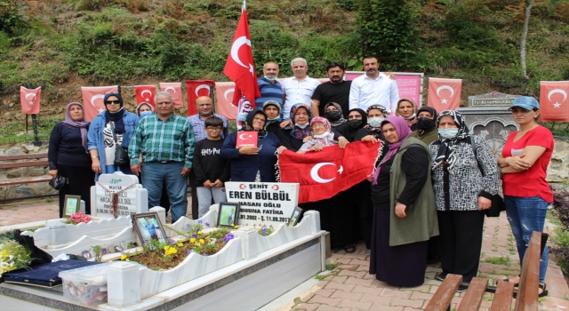 Kırşehirli şehit aileleri, ”Bozkırdan Karadeniz’e Kardeşlik Gezisi”nde şehit Eren Bülbül’ün ailesini ziyaret etti