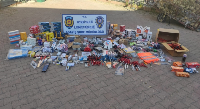 Kayseri’de çaldığı malzemeleri internetten satmaya çalışan zanlı yakalandı