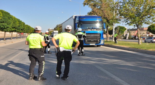 Sorgun’da trafik ekiplerinden sürücülere uyarı