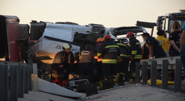 Konya’da tır bariyerlere çarparak devrildi: 1 ölü, 1 yaralı