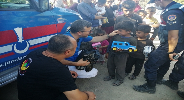 Saraykent’te mevsimlik tarım işçilerinin çocuklarına yardım