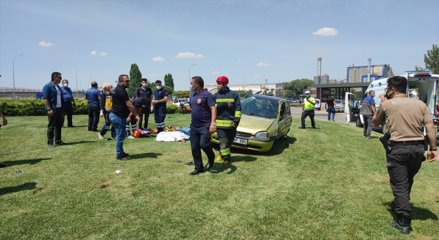 Uzman çavuş olarak görev yapan eşini ziyarete giden kadın, trafik kazasında hayatını kaybetti