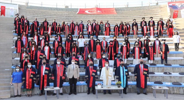 ERÜ Eğitim Fakültesinden 460 öğrenci mezun oldu