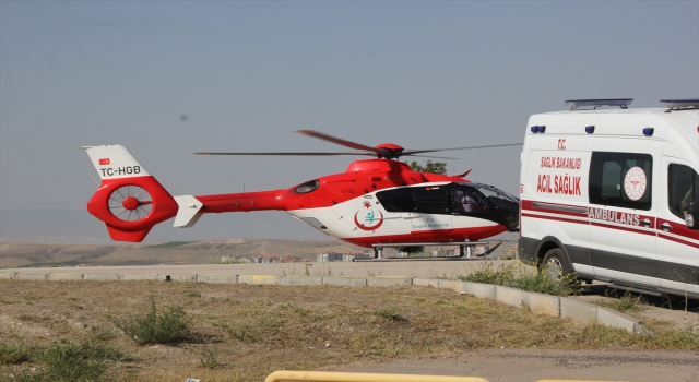Ambulans helikopter kalp krizi geçiren kadın için havalandı