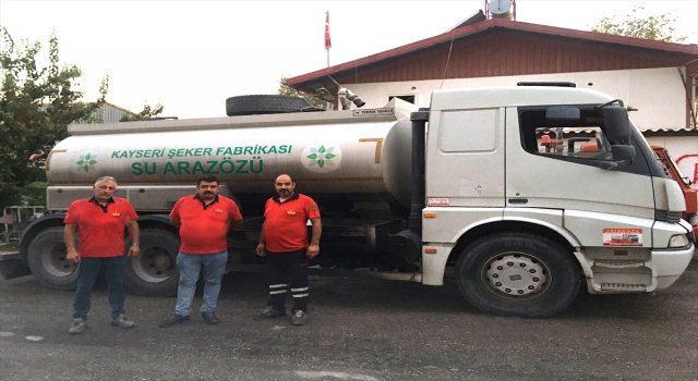 Kayseri’den görevlendirilen itfaiyeciler yangın bölgelerinde mücadele ediyor