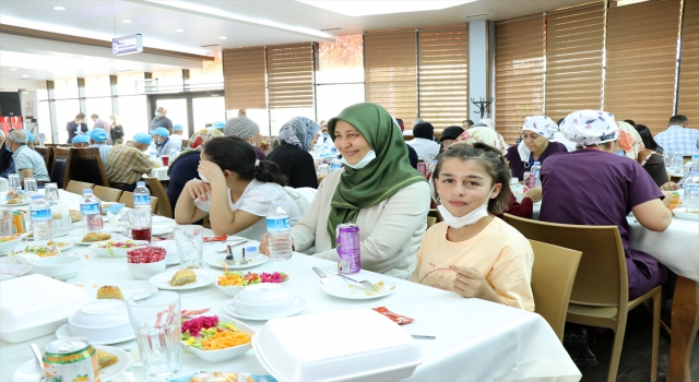 Öz Ağaçİş Sendikası üyeleri huzurevi ve sevgi evi sakinleriyle bir araya geldi