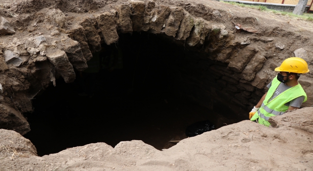 Kayseri’de tarihi mezarlıkta Selçuklu dönemine ait olduğu değerlendirilen mezar odası bulundu