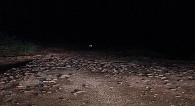 Sivas’ta şiddetli yağışta bazı köy yolları çamur yığını nedeniyle kapandı