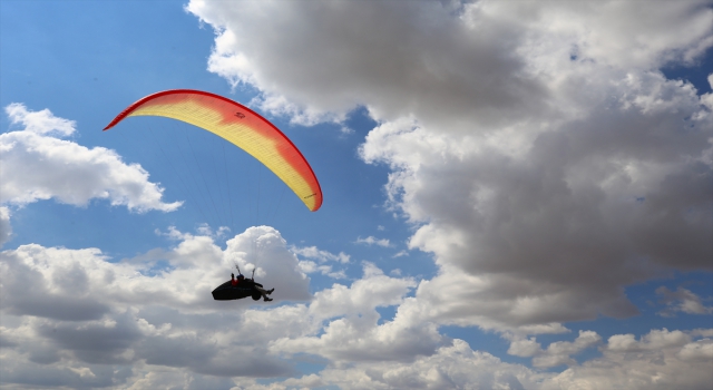 Yamaç paraşütçüleri şehit Ömer Haslidemir’in mezarını ziyaret etti