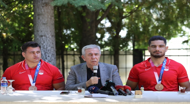 Mansur Yavaş, olimpiyatta yer alan milli sporcularla bir araya geldi