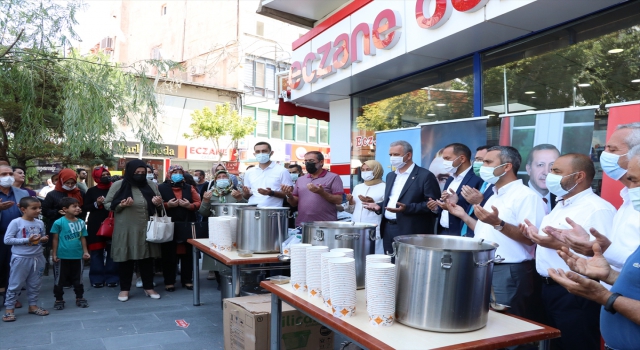 Niğde’de AK Parti tarafından vatandaşlara aşure ikram edildi