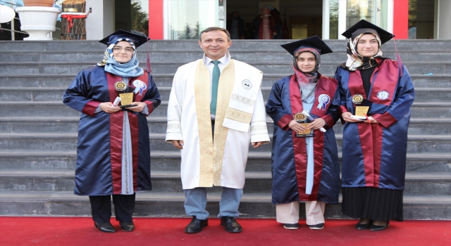 ERÜ İlahiyat Fakültesinde mezuniyet heyecanı yaşandı