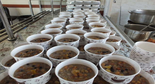 Ulaş’ta vatandaşlara aşure ikramında bulunuldu