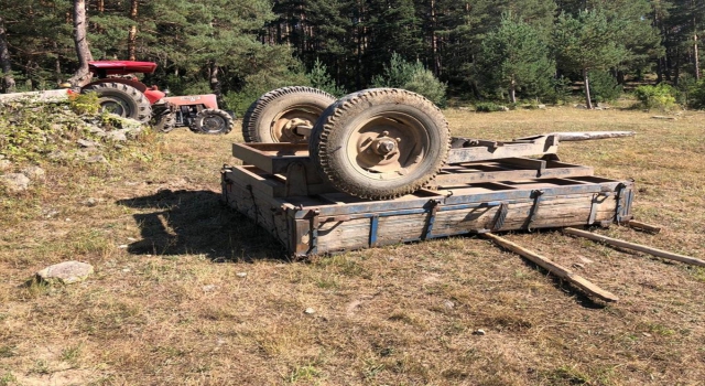 Sivas’ta devrilen traktör römorkunun altında kalan sürücü öldü