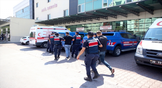 Kayseri’de jandarmanın kovalama sonucu yakaladığı hırsızlık şüphelileri tutuklandı