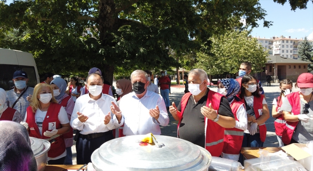 Çubuk’ta 1500 kişiye aşure dağıtıldı