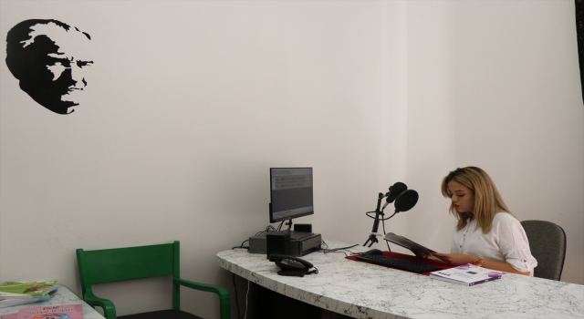 Liseliler telafi eğitiminde görme engelli öğrencilere ”ses” oldu