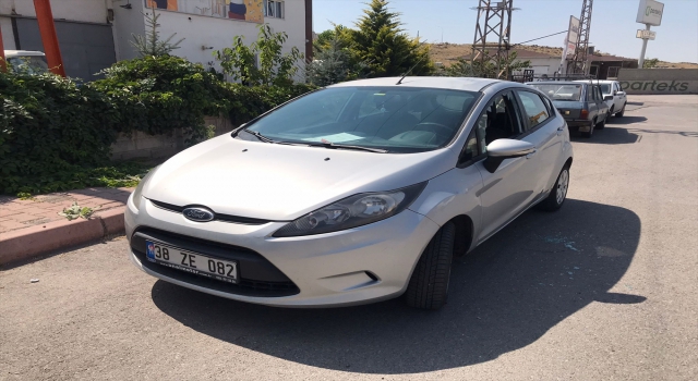 Kayseri’de bir kişinin satın almak istediği araçta bıraktığı 75 bin lira çalındı