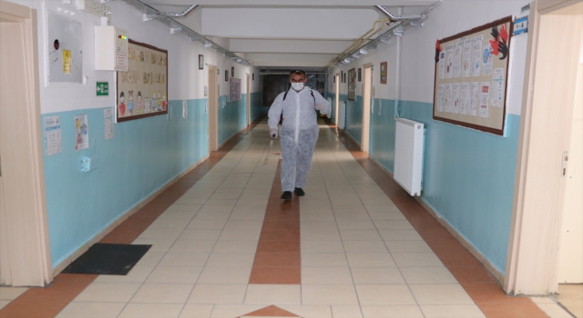 Yozgat’ta okullarda temizlik ve dezenfekte çalışması yapılıyor
