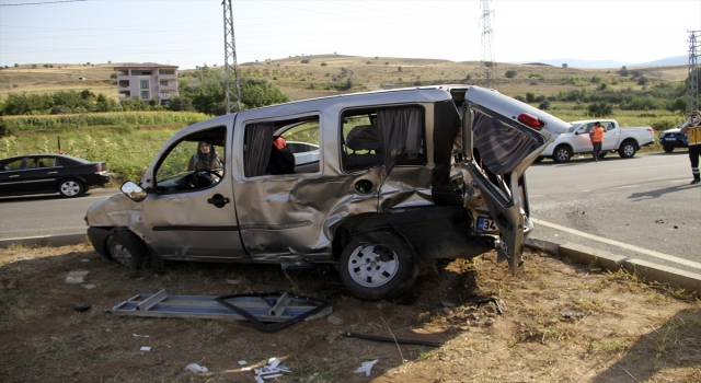 Sivas’ta ambulansla hafif ticari araç çarpıştı: 7 yaralı