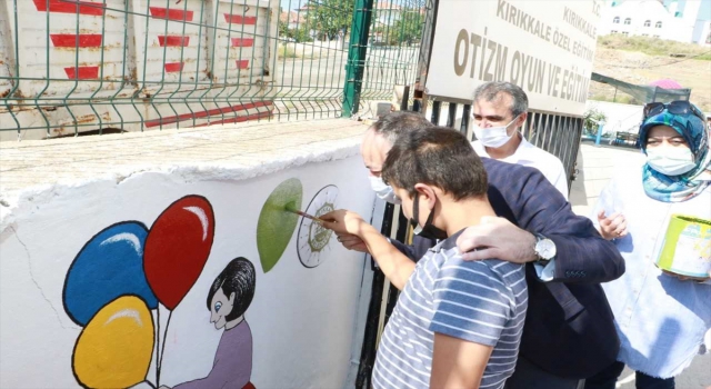 Kırıkkale Belediye Başkanı Saygılı özel öğrencilerle boya yaptı