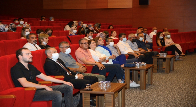 Kırşehir Belediyesinin tiyatro gösterisi ilgiyle izlendi