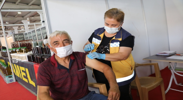 Yozgat’ta fuar alanına kurulan aşı standı ilgi görüyor