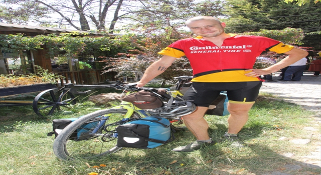 Alman vatandaşı, bisikletiyle çıktığı dünya turunda Beypazarı’na ulaştı