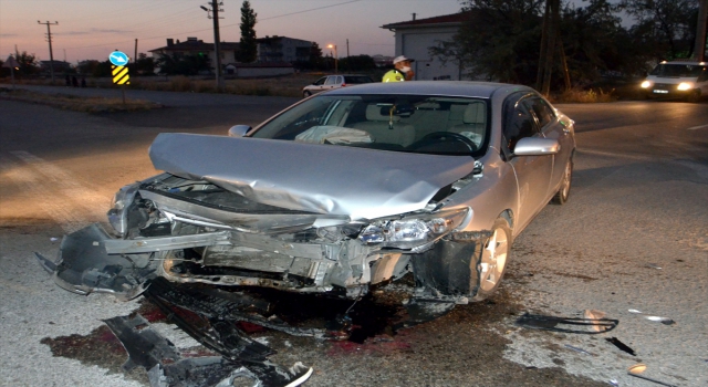 Aksaray’da iki otomobil çarpıştı: 5 yaralı