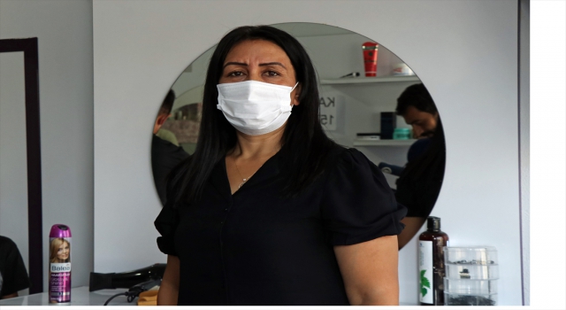 Kayseri’de kuaför muhtar, mahallesindeki çocuklara ücretsiz hizmet veriyor