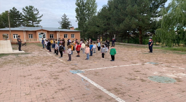 Suşehri’nde jandarma ekipleri köy okullarını Kovid19 tedbirleri kapsamında denetledi