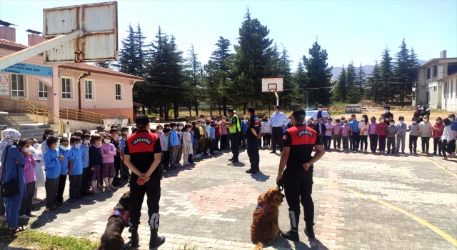 Konya’da 560 jandarma personeli aynı anda 630 okulda güvenlik çalışması yaptı