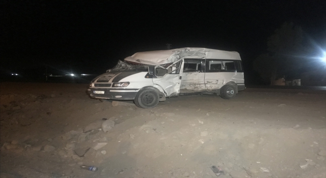 Kayseri’de tarım işçilerini taşıyan minibüs ile tır çarpıştı: 19 yaralı