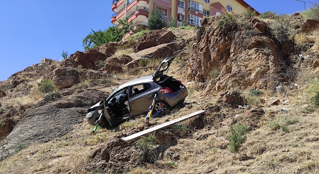 Ankara’da şarampole yuvarlanan otomobildeki 1 kişi öldü, 1 kişi yaralandı