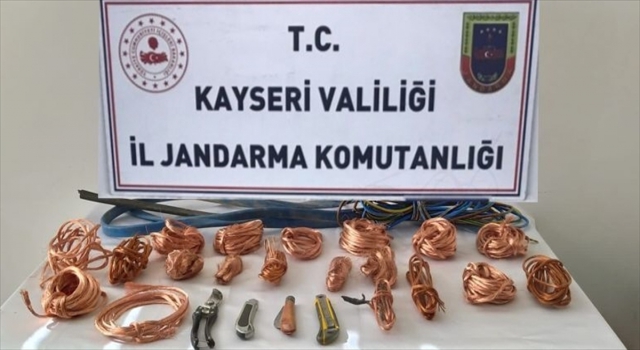 Kayseri’de kablo hırsızlığı iddiasıyla 2 şüpheli yakalandı