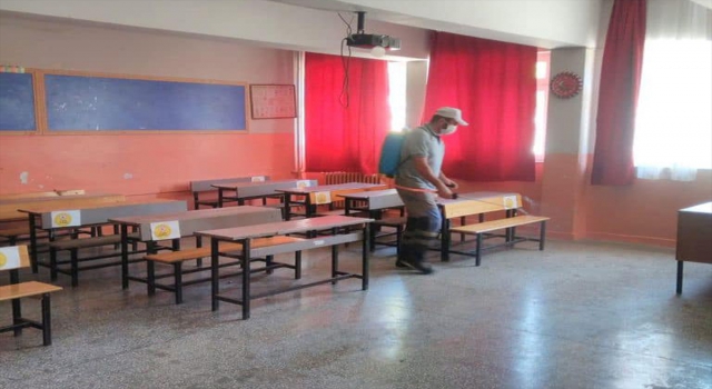 Nallıhan’da hafta sonu tatiline giren okullarda dezenfekte çalışması başlatıldı