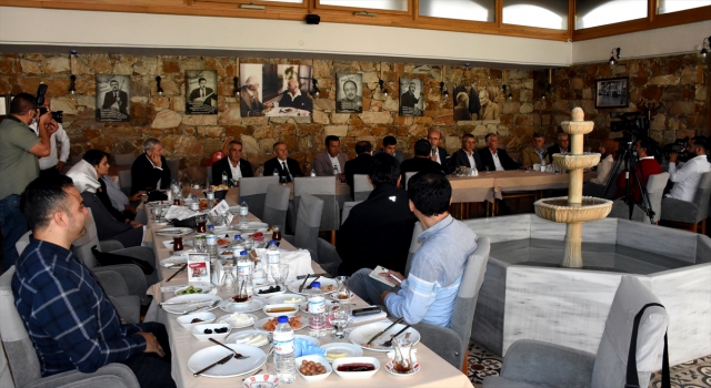 Başkan Ekicioğlu ve Milletvekili İlhan, basın mensuplarıyla bir araya geldi