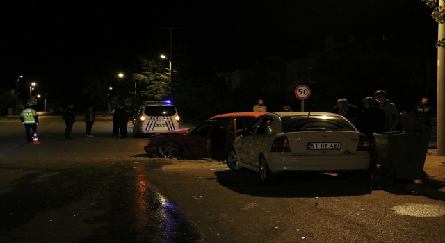 Niğde’de 3 otomobilin karıştığı kazada 7 kişi yaralandı