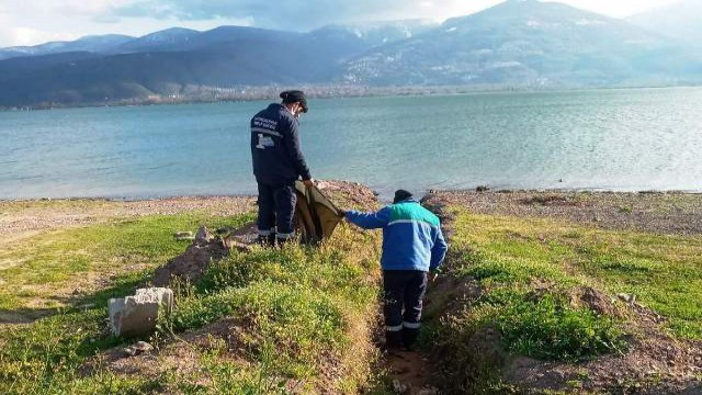 Sapanca Gölü kıyısı temizlendi