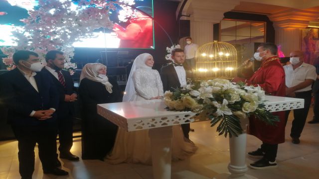 Vasip Şahin Bayburt'lu hemşehrilerinin nikah şahidi oldu