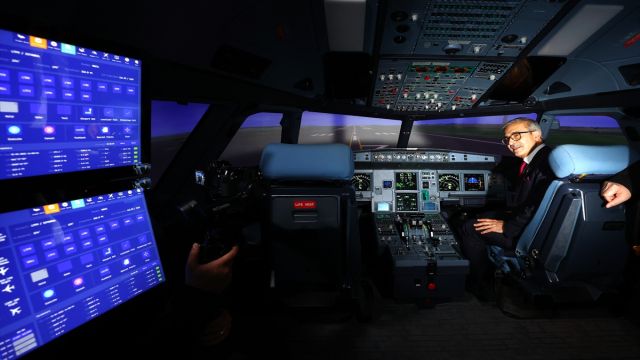 Cumhurbaşkanlığı Savunma Sanayii Başkanı İsmail Demir HAVELSAN'ın Airbus A320neo simülatörünü test etti.