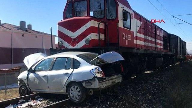 Ankara'da tren kazası ölü ve yaralılar var