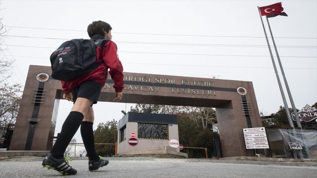 Arda Güler'in "ikibuçukluktan" Fenerbahçe'ye futbol hikayesi