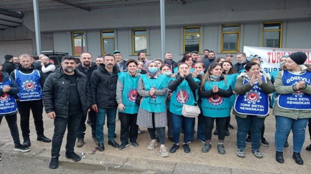 Bursa Technomix işçileri sendikaya üye oldukları için işten çıkarıldı, eyleme başladı