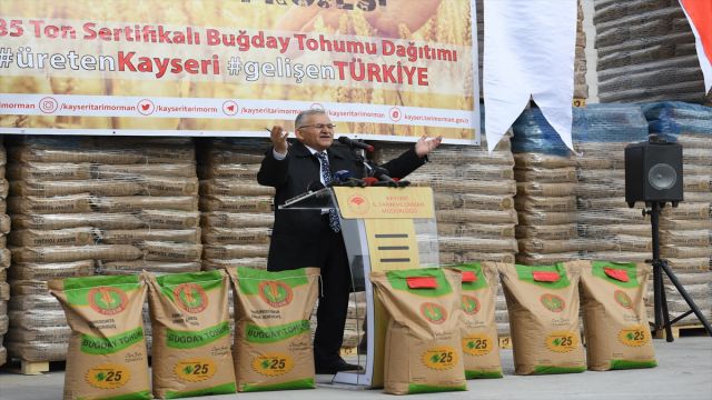 Büyükkılıç, buğday tohumu dağıtımı dolayısıyla düzenlenen törene katıldı