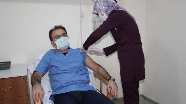Çankırı Valisi Ayaz'dan yerli aşı TURKOVAC'ı bekleyenlere çağrı: