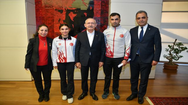 CHP Genel Başkanı Kılıçdaroğlu, milli kick boksçu Barut'u kabul etti
